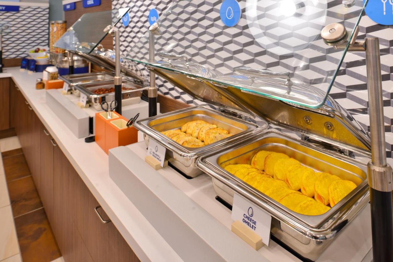 Holiday Inn Express & Suites - Madison West - Middleton By Ihg Eksteriør billede