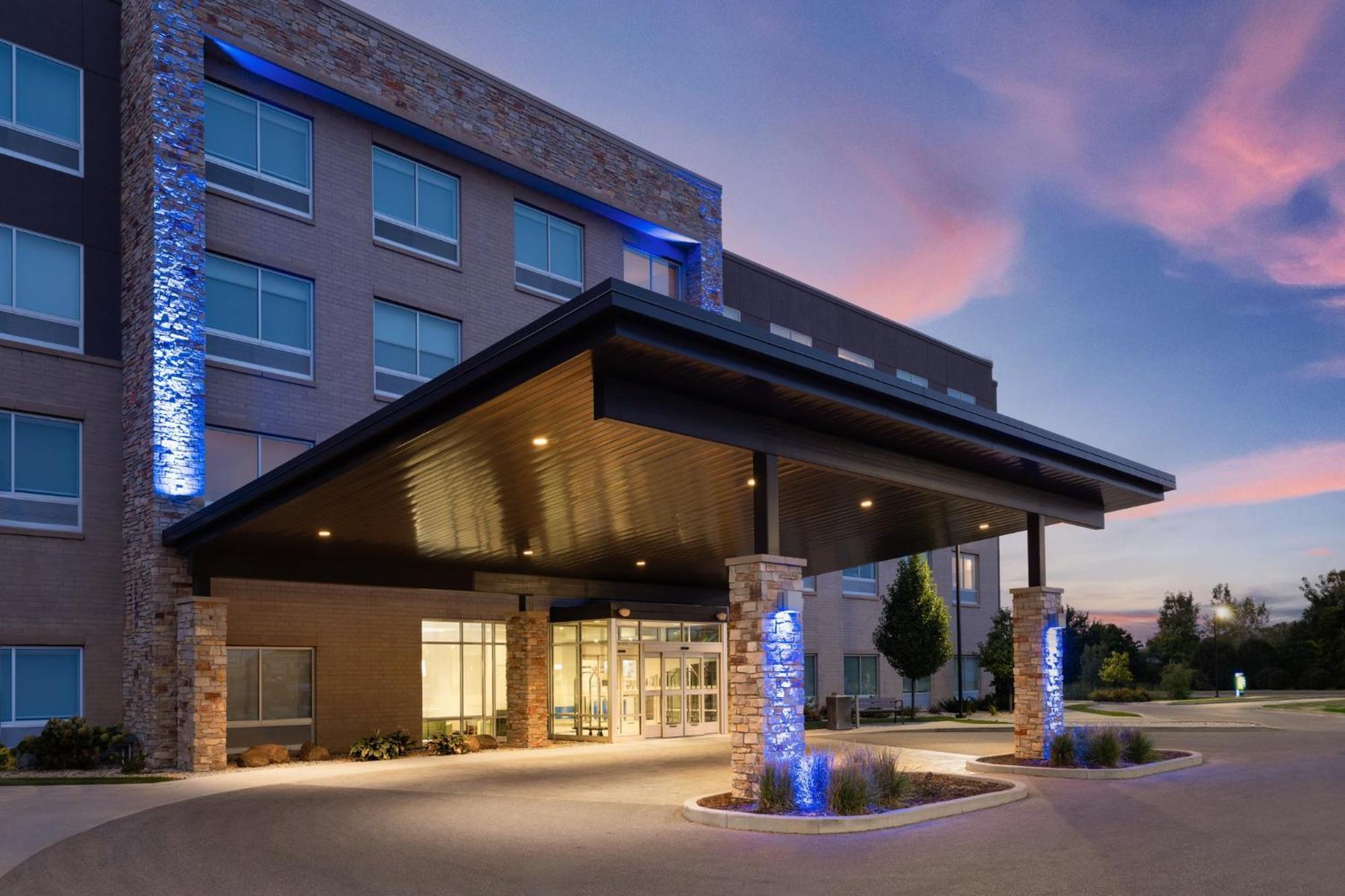 Holiday Inn Express & Suites - Madison West - Middleton By Ihg Eksteriør billede